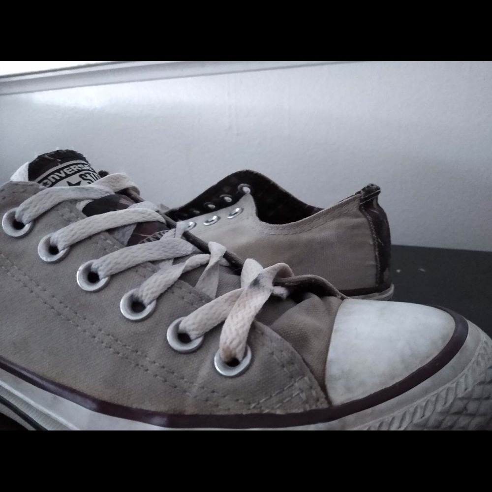 2 pairs of low top converse